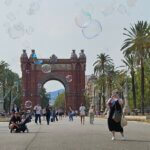 Arc de Triomf i Passeig de Lluís Companys w Barcelonie
