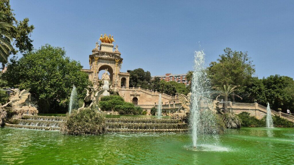 Cascada Monumental i fontanny w Parc de la Ciutadella w Barcelonie