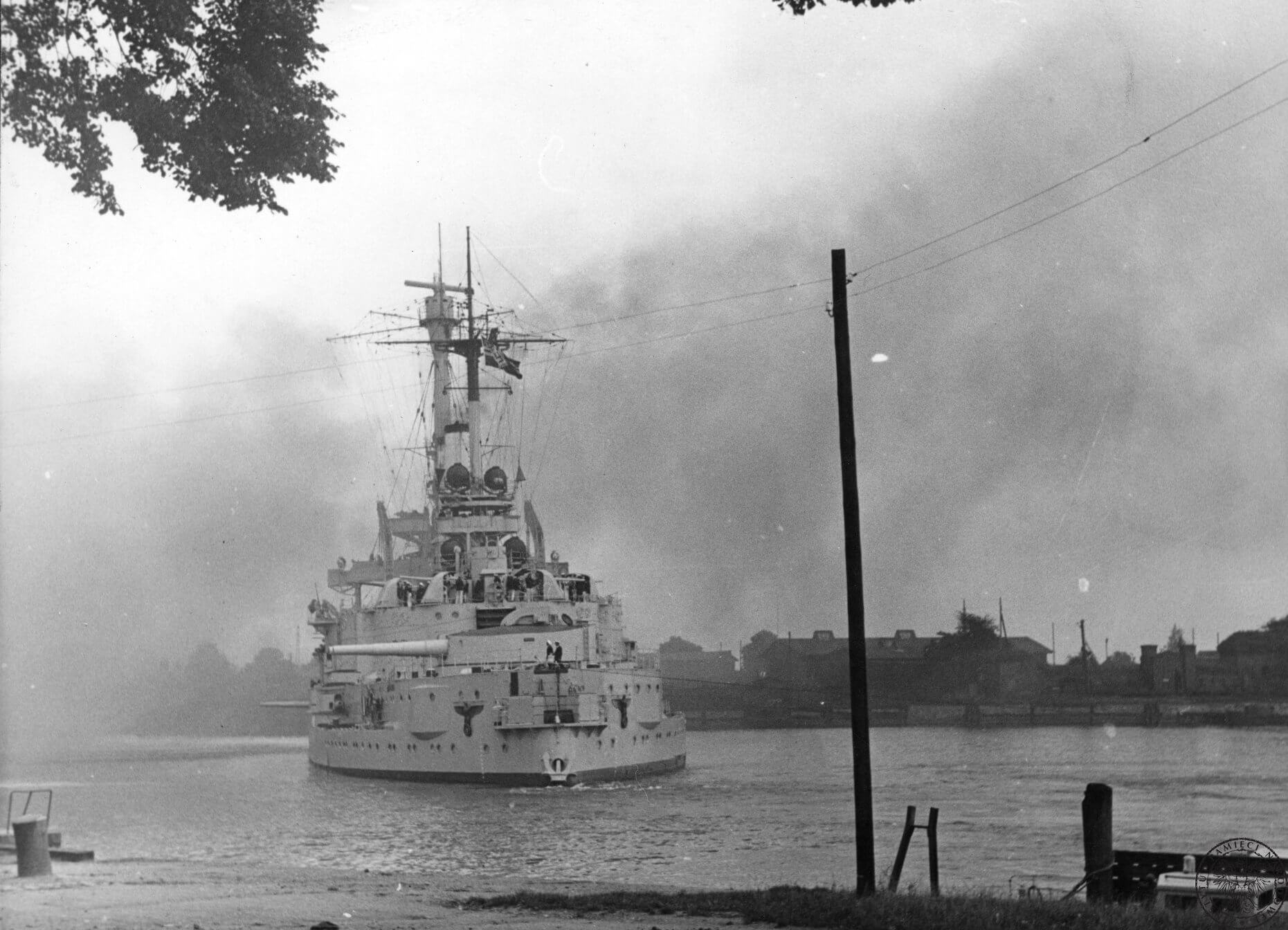 Pancernik Schleswig-Holstein podczas ostrzału Westerplatte 1 września 1939 roku