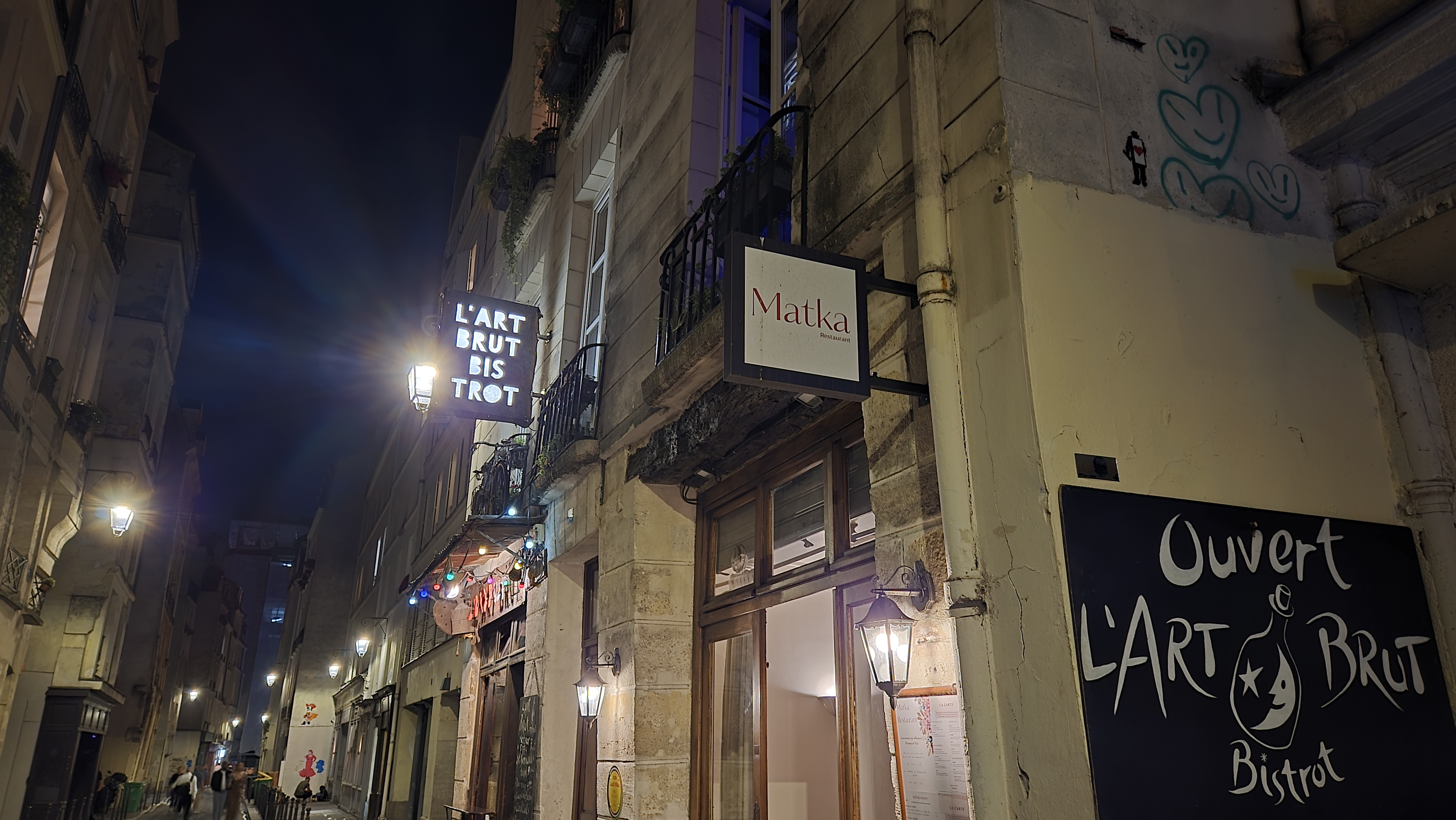 Witryna polskiej restauracji Matka przy Rue Quincampoix w Paryżu