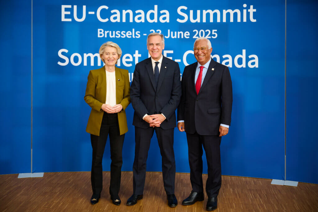 Mark Carney, Ursula von der Leyen i António Costa podczas szczytu UE–Kanada