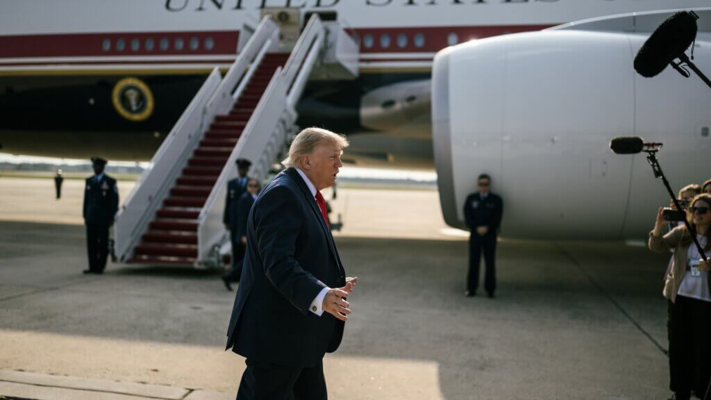 Donald Trump rozmawia z dziennikarzami w lipcu 2026 roku