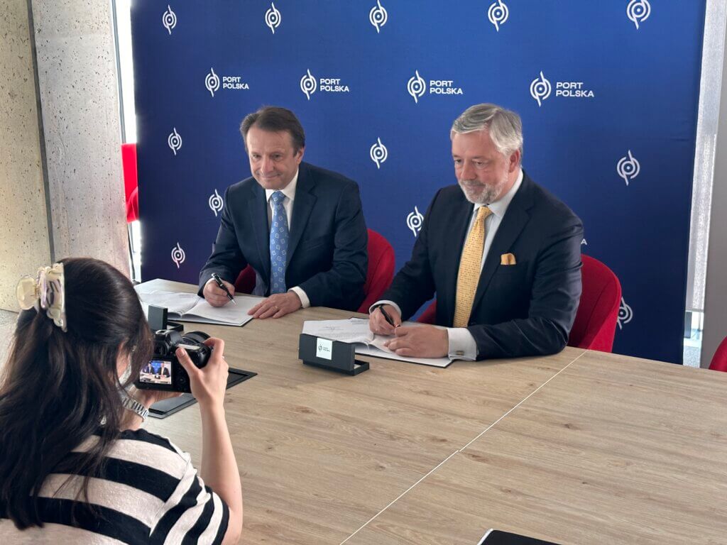Przedstawiciele spółki CPK podczas podpisania umowy w 2026 roku
