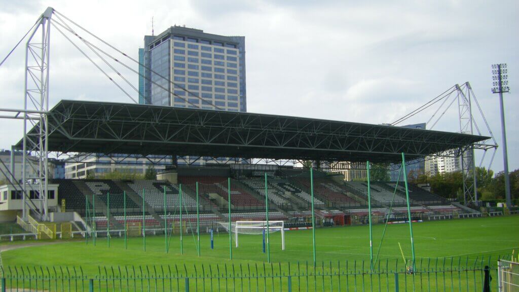 Główna trybuna stadionu Polonii Warszawa przy ulicy Konwiktorskiej