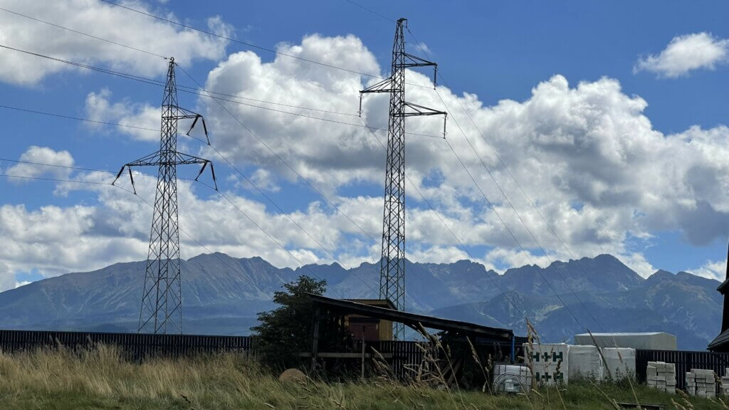 Linie wysokiego napięcia w Polsce – infrastruktura elektroenergetyczna