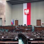 Sala Posiedzeń Sejmu RP – analiza sondaży przed wyborami parlamentarnymi 2027