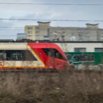 Pociąg SKM Warszawa podczas kursu w stolicy